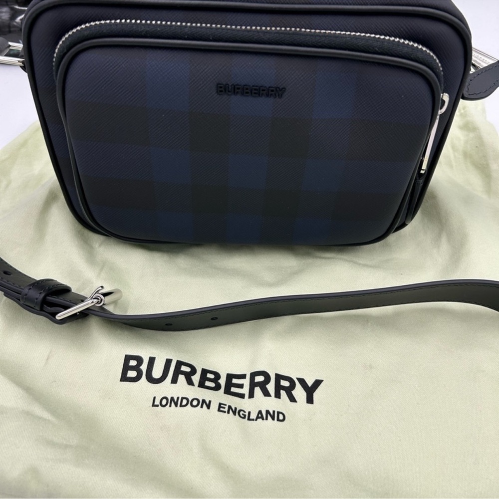 Men’s Burberry check messenger bag in navy blue. Adjustable shoulder strap NWT. - Picture 15 of 15